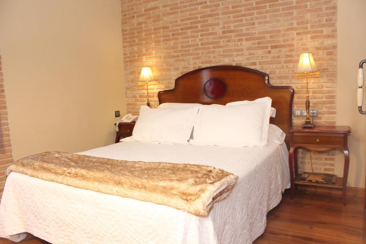 Posada Los Condestables Hotel & Spa บียาลปานโด ภายนอก รูปภาพ